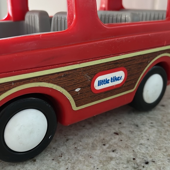 Vintage 90s Little Tikes red family van with wood paneling - Picture 3 of 5